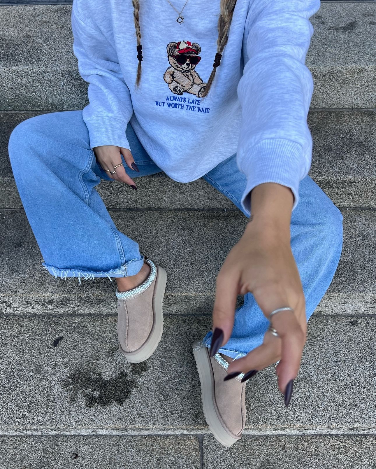 29 Cozy and Stylish UGG Outfit Ideas for Laid-Back Days